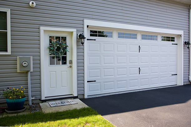 24/7 Emergency Garage Door Panel Replacement experts in Brunswick, NC